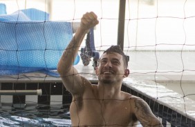 Olha o Pedro Henrique durante treino leve na piscina
