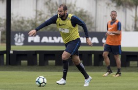 Danilo treina para voltar a atuar pelo Corinthians depois de longo perodo lesionado