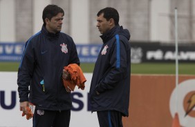 Cuca e Carille conversam no treino de hoje