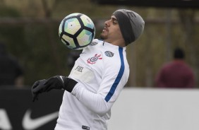 Fagner é unanimidade na lateral e segue como titular absoluto