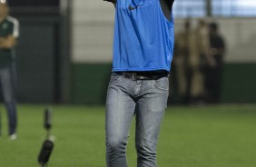 Carille muito agitado  beira do gramado durante duelo contra Chapecoense