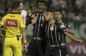 O elenco se revoltou com a anulao do gol de Rodriguinho