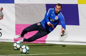 Durante o treino de hoje, Walter treinou forte para pegar a vaga em qualquer bobeada do Cssio