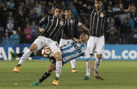 Os jogadores do Corinthians sofreram muitas faltas contra o Racing