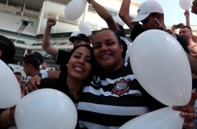 Bales, bandeiras e muita alegrias regaram o treino deste sbado na Arena Corinthians