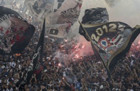 A torcida compareceu no treino na Arena Corinthians para incentivar os jogadores para o clssico