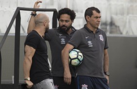 Alessandro, Caio e Carille no treino de sbado na Arena Corinthians