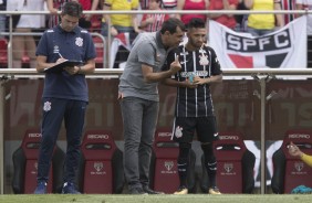 Carille d as ltimas instrues a Clayson antes do jogador entrar em campo no Majestoso