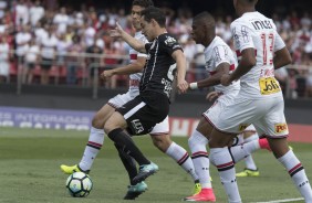 Rodriguinho caado em campo contra o So Paulo