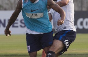 A 'briga' entre Paulo Roberto e Danilo continuou por algum tempo no treino de hoje