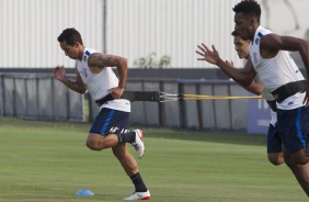 Jadson foi o único titular a ir treinar em campo nessa reapresentação