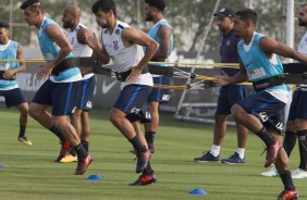 O elenco fez um trabalho no gramado neste tarde