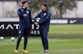 Cássio e Carille conversam no treinamento de hoje no CT