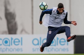 Léo Príncipe em jogada aérea durante o treino de hoje