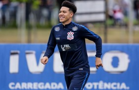 Marquinhos Gabriel sorridente no treino desta sexta-feira