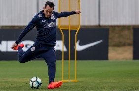 Rodriguinho treina finalização no CT Joaquim Grava