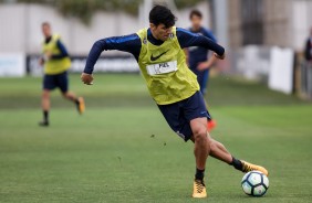 Zagueiro Balbuena durante o rachão de hoje no CT
