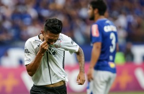 Clayson vibrou ao converter o pênalti que deu o empate ao Timão sobre o Cruzeiro