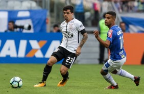 Fagner atuando contra o Cruzeiro no returno do Campeonato Brasileiro