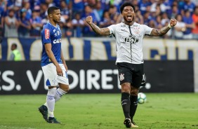 Kazim comemorando o gol de empate do Corinthians contra o Cruzeiro