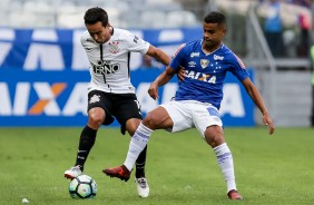 O meia Jadson deu lugar a Marquinhos Gabriel, no segundo tempo contra o Cruzeiro