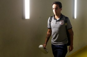 Meia Jadson chegando ao Mineirão para o jogo contra o Cruzeiro