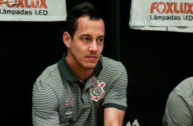 Rodriguinho estampa semblante sério no vestiário do Mineirão antes do jogo contra o Cruzeiro