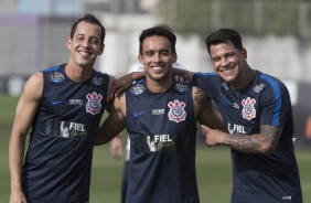 O elenco participou de treinamento ttico no CT corinthiano