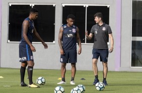 Paulo Roberto, que trata lesão na coxa, apareceu ao lado do atacante