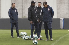 Comisso tcnica em treino do Corinthians