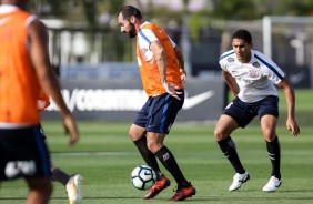 Danilo j treina com bola e fica mais perto do retorno