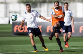 Danilo j treina com bola e fica mais perto do retorno