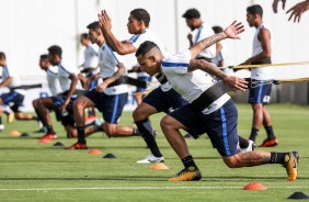 Jogadores do Corinthians realizam treino físico