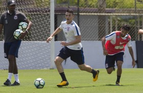 Fabinho, Mantuan e Clayson no treino desta quinta-feira