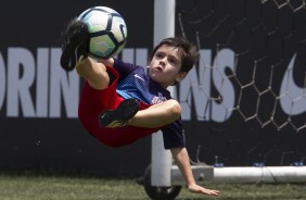 Mini Fagner esteve em mais um treinamento do Corinthians; O garotinho deu show