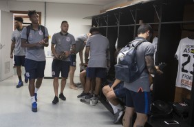 Atletas chegam ao vestiário da Arena Fonte Nova para se prepararem para o jogo contra o Bahia