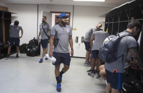 Fellipe Bastos chegando ao vestiário para o duelo contra o Bahia, em Salvador