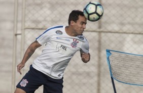 Futevôlei? Jadson treina no CT Joaquim Grava