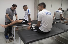 Maycon também recebe tratamento no vestiário da Arena Fonte Nova