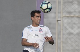 O meia Jadson deve ser titular diante o Grêmio na Arena Corinthians