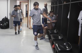 Romero chegando ao vestirio para o duelo contra o Bahia, em Salvador