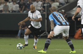 Fellipe Bastos entrou no lugar do volante Gabriel, contra o Grmio, na Arena Corinthians