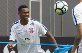 Jô no treino desta sexta-feira no CT Joaquim Grava