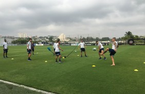 Jogadores do Corinthians no treino desta sexta-feira no CT Joaquim Grava