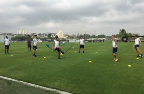 Jogadores do Corinthians no treino desta sexta-feira no CT Joaquim Grava