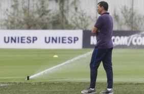 O técnico Carille conduziu o treinamento no CT esta tarde de sexta-feira