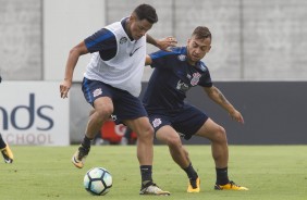 Briga boa entre Giovanni Augusto e Maycon na manh de treinos no CT