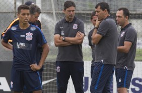 Cuca, Carille e comissão durante o treino desta manhã no CT Joaquim Grava
