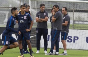 Jogadores reservas e titulares participaram de treino com bola no CT Joaquim Grava