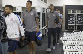 Clayson, Marciel e Léo Santos no vestiário do jogo antes de encarar o Botafogo